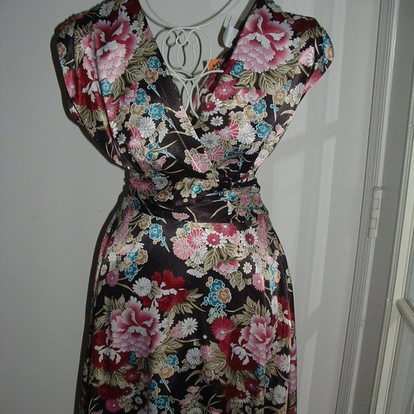 Roulette Dresses & Skirts - Silky Satin Oriental Pattern Cocktail Dress